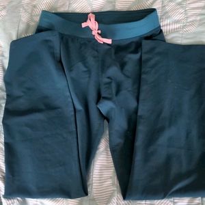 Figs Livingston basic scrub pants small tall